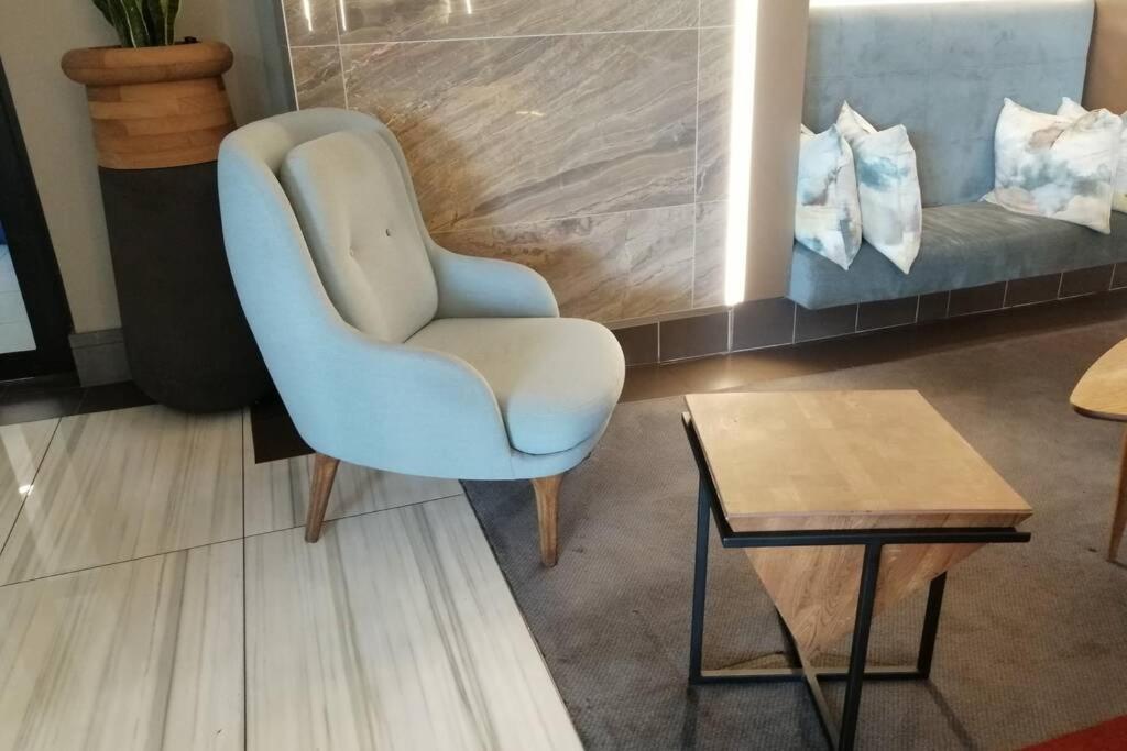 Regency Apartment Hotel Menlyn พริทอเรีย ภายนอก รูปภาพ