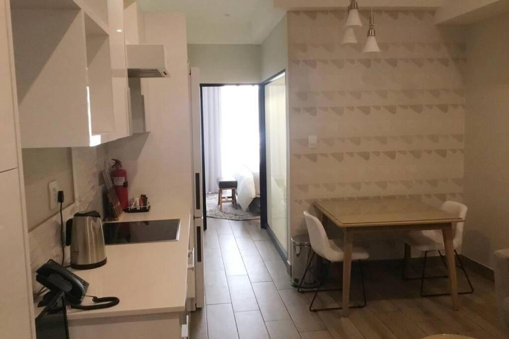 Regency Apartment Hotel Menlyn พริทอเรีย ภายนอก รูปภาพ